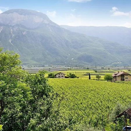 Haus Weinblick 5 *